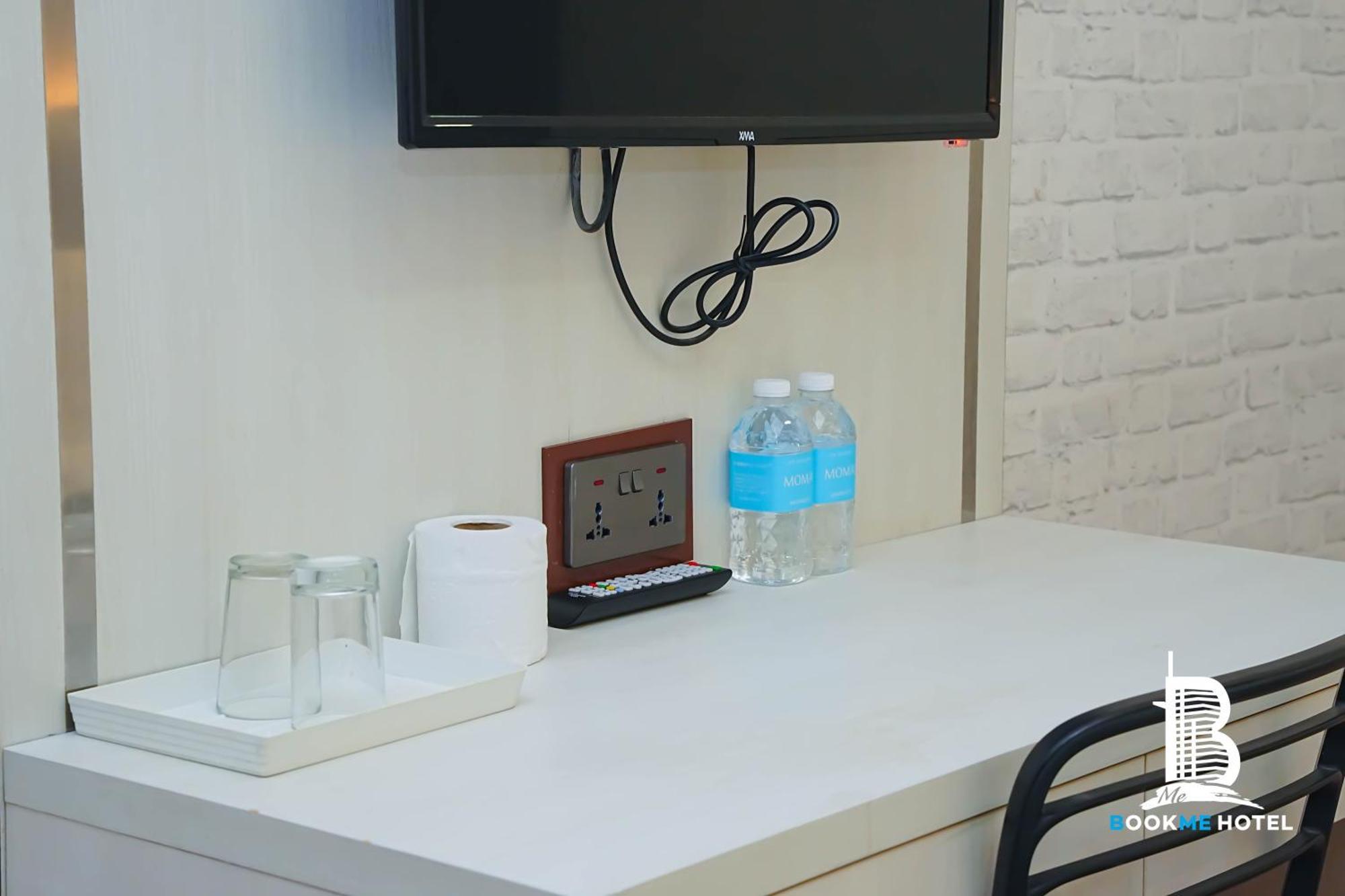 Bookme Hotel Джохор Бахру Екстериор снимка